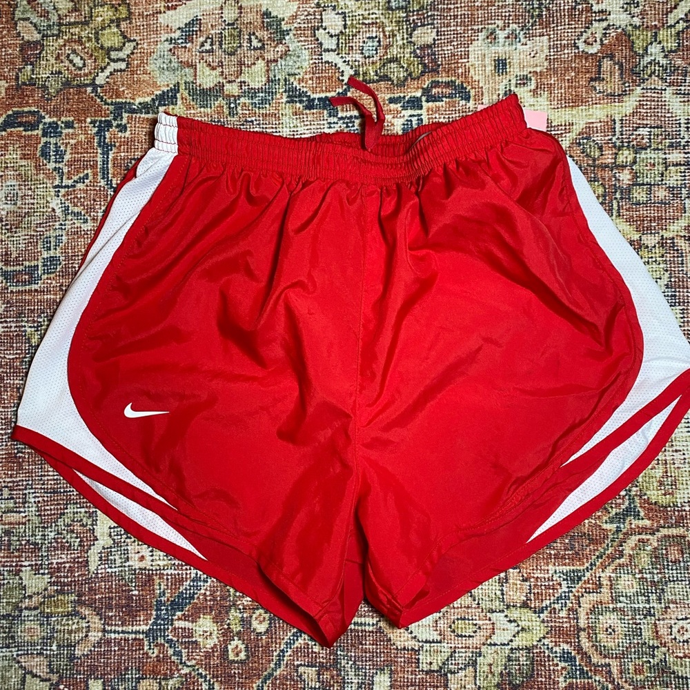 Nike women’s tempo athletic shorts